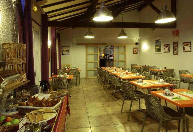 בית מלון כפרי Hôtel O'nice Saintes