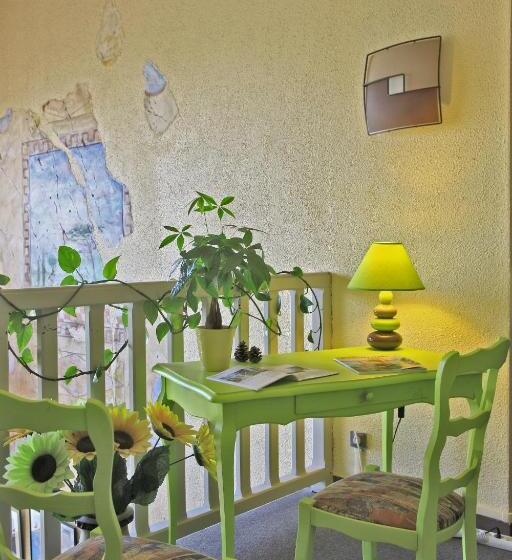 בית מלון כפרי Hôtel O'nice Saintes