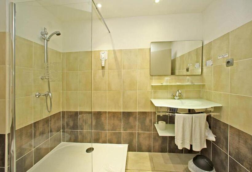 בית מלון כפרי Hôtel O'nice Saintes