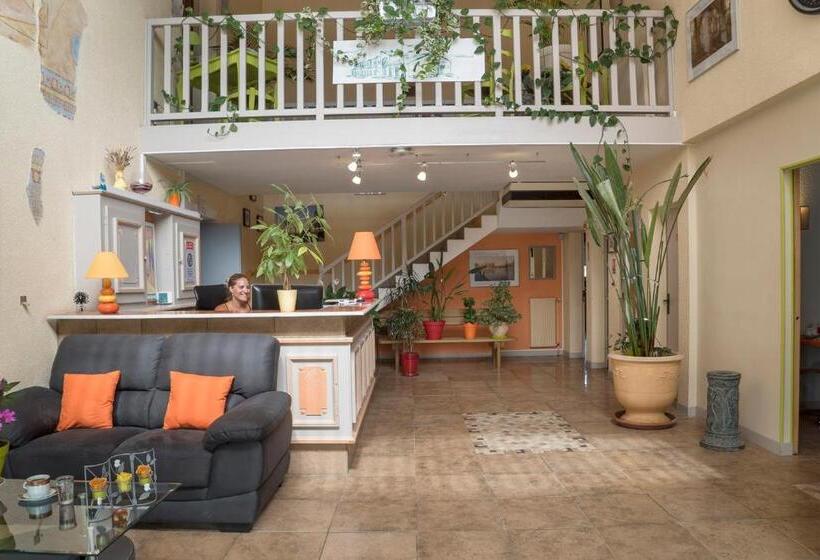 בית מלון כפרי Hôtel O'nice Saintes