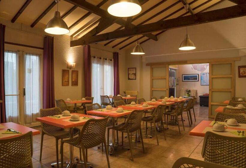 בית מלון כפרי Hôtel O'nice Saintes