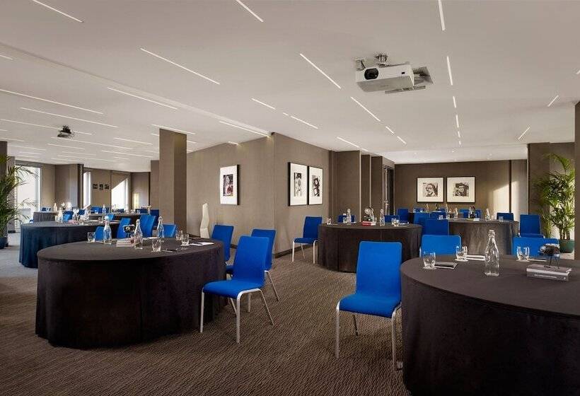 فندق Montcalm East, Autograph Collection