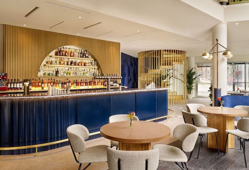 فندق Montcalm East, Autograph Collection