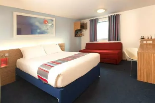 Отель Travelodge Merthyr Tydfil