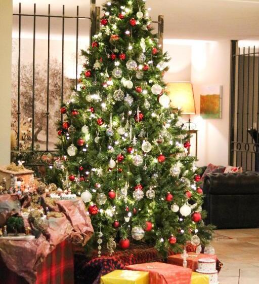 Logis La Bastide De Grignan Hotel & Restaurant La Chênaie