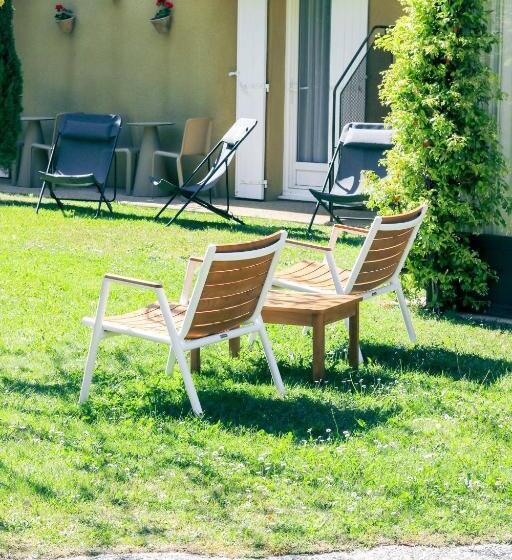 Logis La Bastide De Grignan Hotel & Restaurant La Chênaie