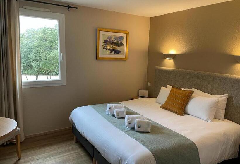 Logis La Bastide De Grignan Hotel & Restaurant La Chênaie