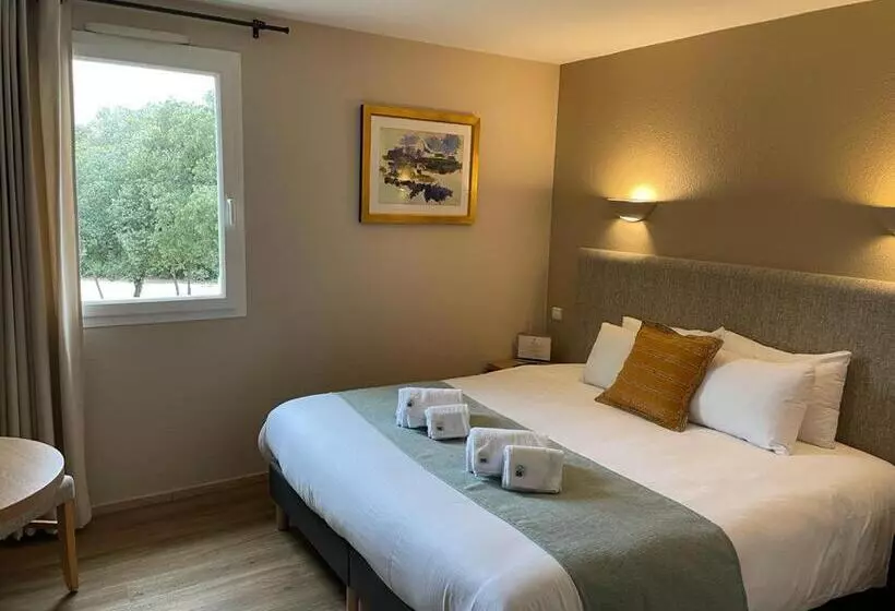 Logis La Bastide De Grignan Hotel & Restaurant La Chênaie