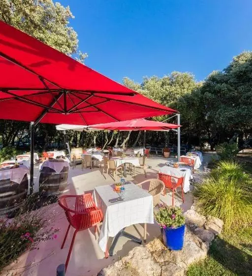 Logis La Bastide De Grignan Hotel & Restaurant La Chênaie