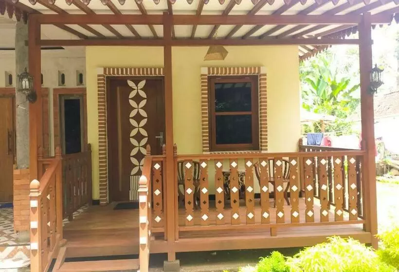 Hotelli Anang Bed & Breakfast Syariah By Ndalem Beong