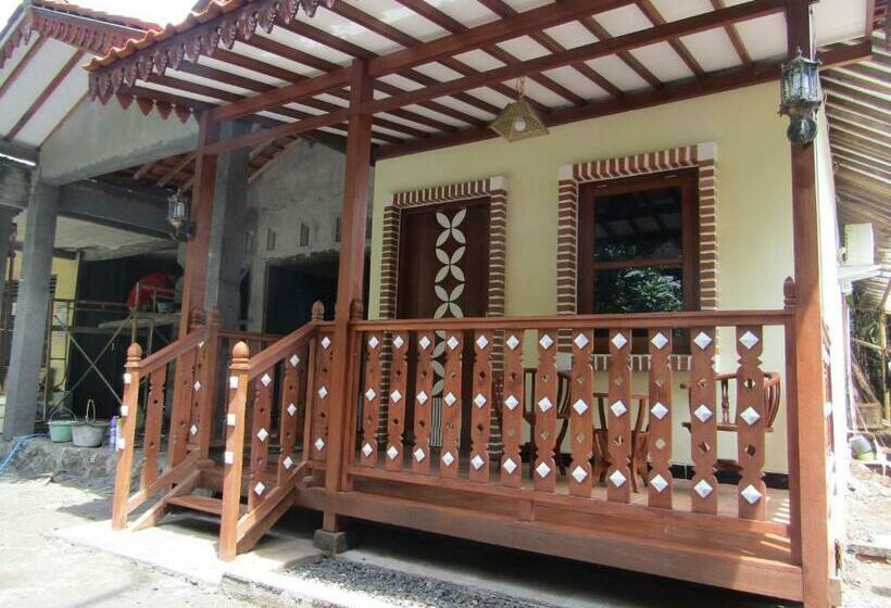 호텔 Anang Bed & Breakfast Syariah By Ndalem Beong