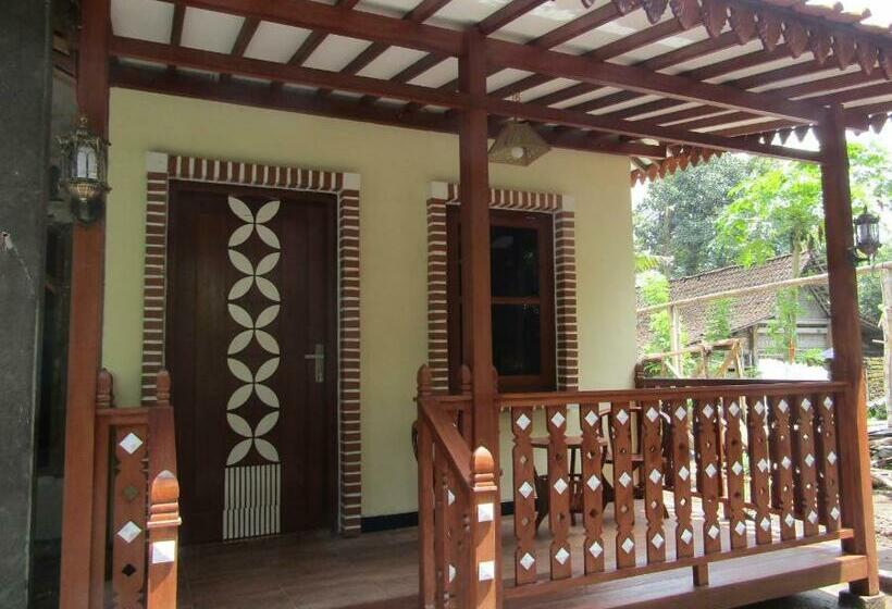 호텔 Anang Bed & Breakfast Syariah By Ndalem Beong