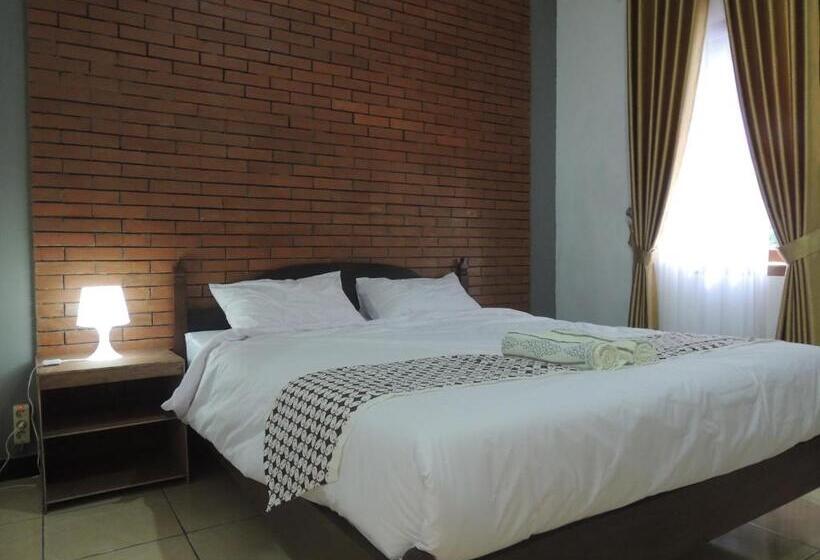 호텔 Anang Bed & Breakfast Syariah By Ndalem Beong