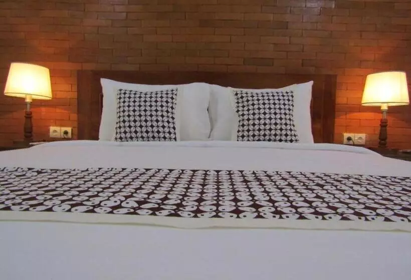 Hotelli Anang Bed & Breakfast Syariah By Ndalem Beong