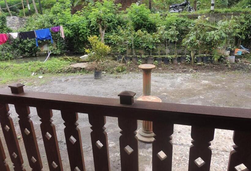 호텔 Anang Bed & Breakfast Syariah By Ndalem Beong