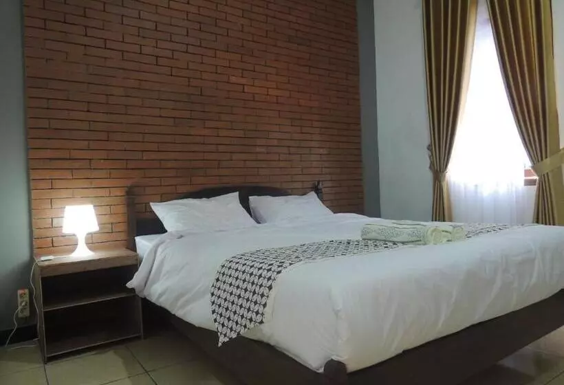 Hotelli Anang Bed & Breakfast Syariah By Ndalem Beong