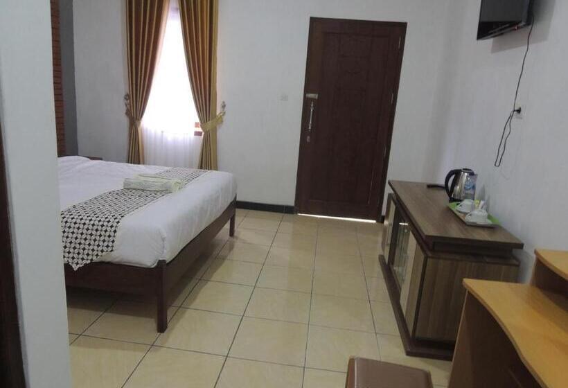 호텔 Anang Bed & Breakfast Syariah By Ndalem Beong