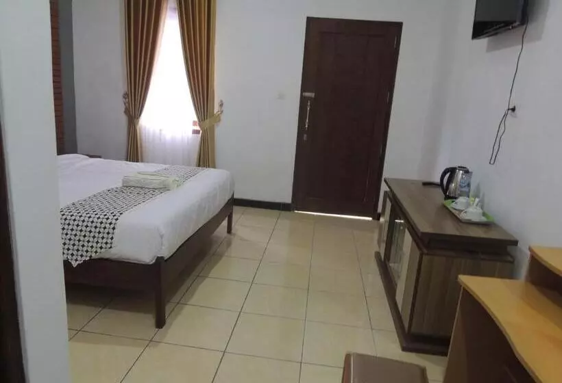 Hotelli Anang Bed & Breakfast Syariah By Ndalem Beong