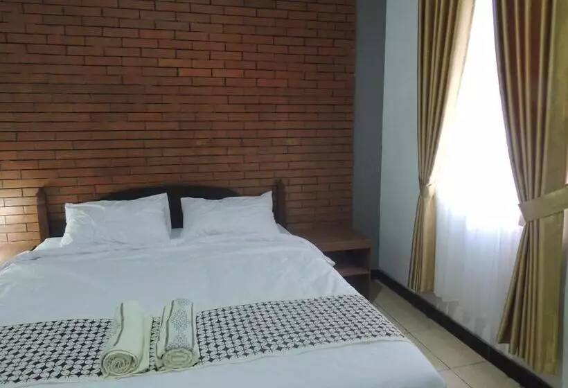 Hotelli Anang Bed & Breakfast Syariah By Ndalem Beong