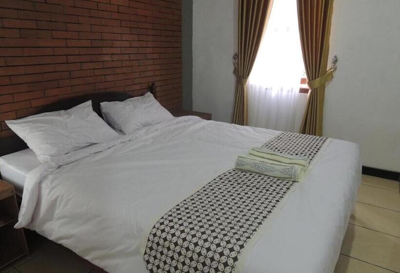 호텔 Anang Bed & Breakfast Syariah By Ndalem Beong