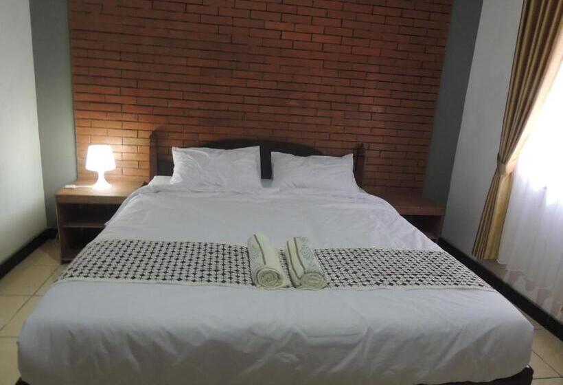 호텔 Anang Bed & Breakfast Syariah By Ndalem Beong