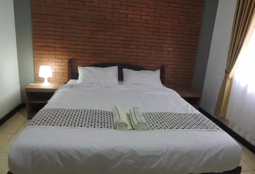 Hotelli Anang Bed & Breakfast Syariah By Ndalem Beong