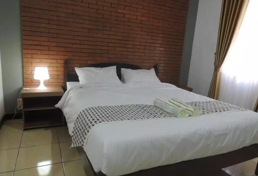Hotelli Anang Bed & Breakfast Syariah By Ndalem Beong