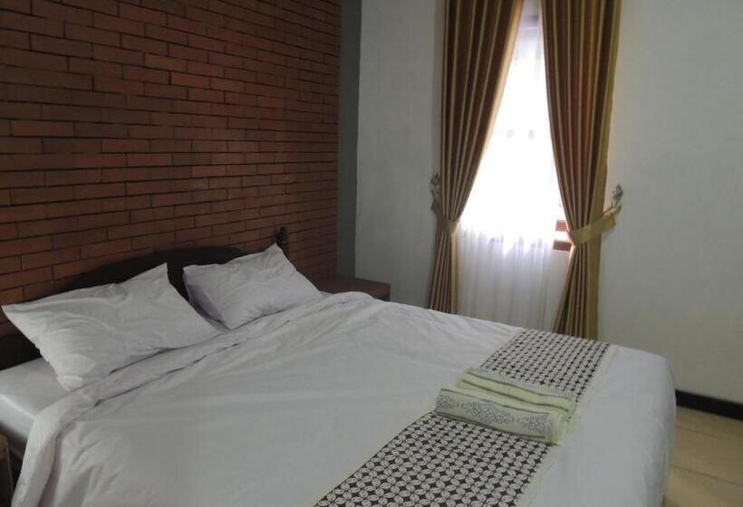 호텔 Anang Bed & Breakfast Syariah By Ndalem Beong