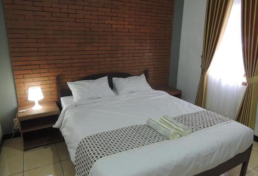 호텔 Anang Bed & Breakfast Syariah By Ndalem Beong