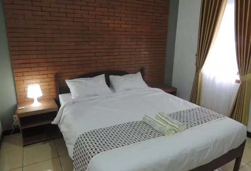 Hotelli Anang Bed & Breakfast Syariah By Ndalem Beong