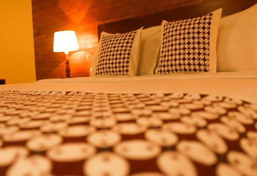 호텔 Anang Bed & Breakfast Syariah By Ndalem Beong