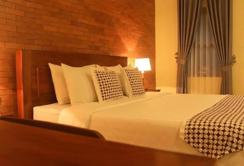 Hotelli Anang Bed & Breakfast Syariah By Ndalem Beong