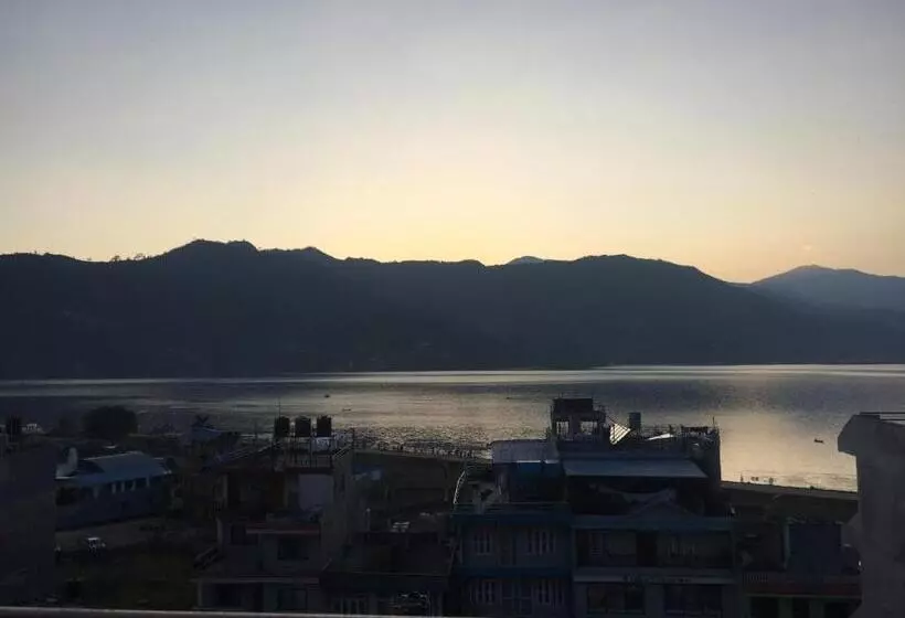 هتل Hello Inn Guest House & Apartment