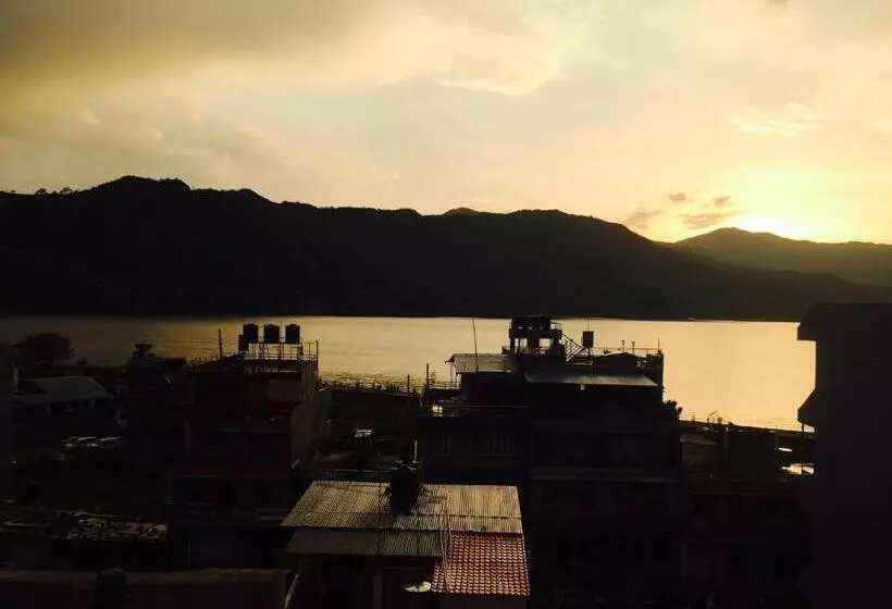 هتل Hello Inn Guest House & Apartment