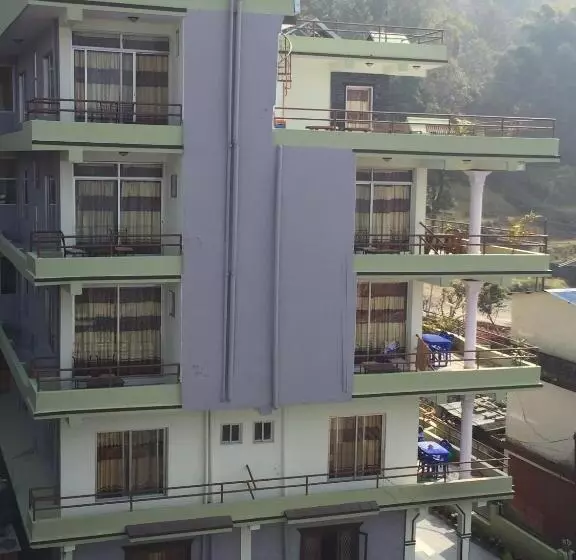 هتل Hello Inn Guest House & Apartment