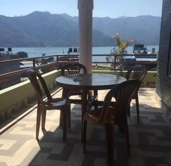 هتل Hello Inn Guest House & Apartment