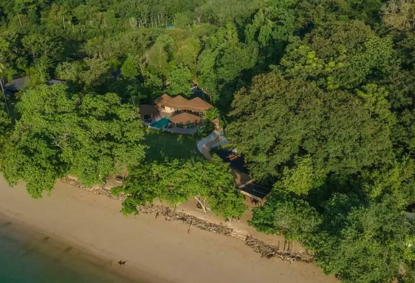 リゾートホテル Touch Beachfront Pool Villa Koh Yao Noi