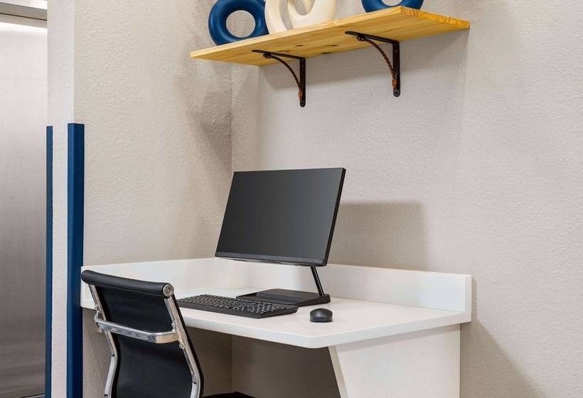 فندق Americinn By Wyndham Williamsburg