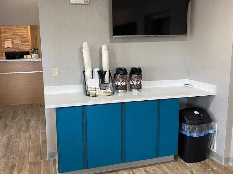 فندق Americinn By Wyndham Williamsburg