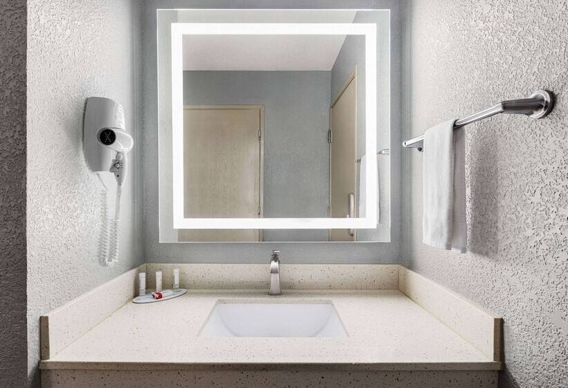 فندق Americinn By Wyndham Williamsburg