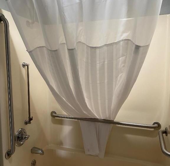 فندق Americinn By Wyndham Williamsburg