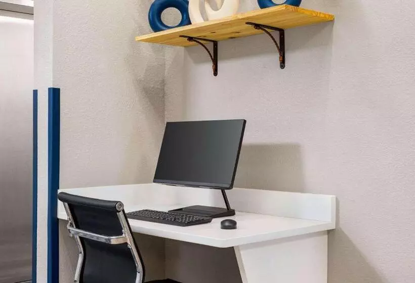 Hotelli Americinn By Wyndham Williamsburg