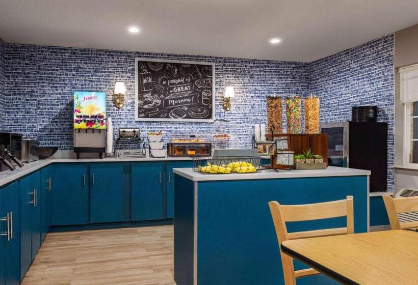 فندق Americinn By Wyndham Williamsburg