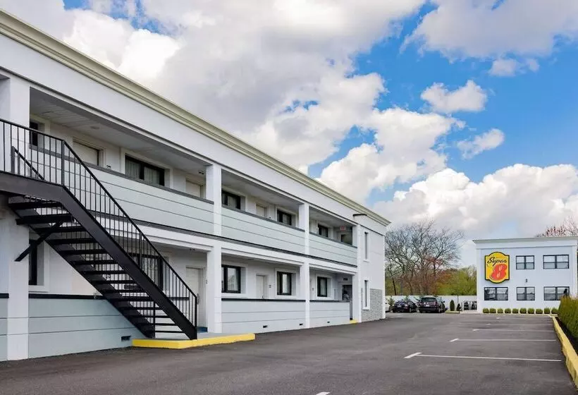 Hotelli Super 8 By Wyndham Lindenhurst