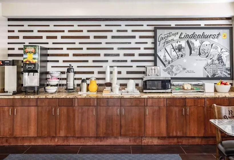 Hotelli Super 8 By Wyndham Lindenhurst