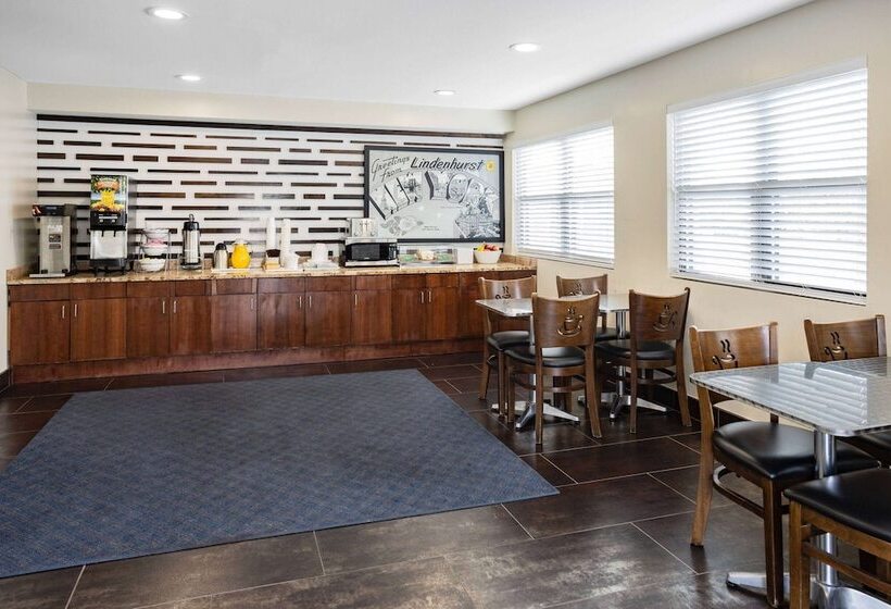 בית מלון כפרי Super 8 By Wyndham Lindenhurst