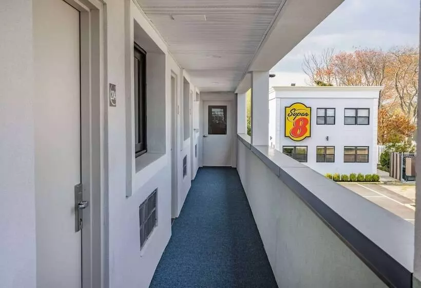 Hotelli Super 8 By Wyndham Lindenhurst