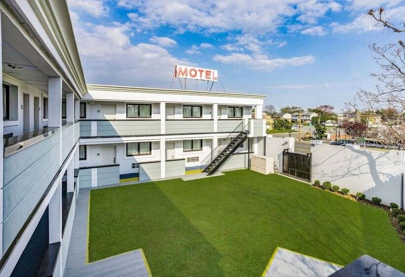 בית מלון כפרי Super 8 By Wyndham Lindenhurst