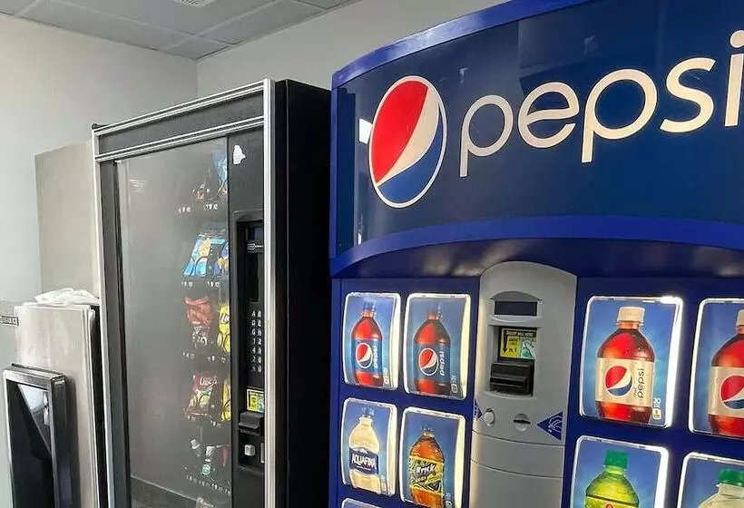 Hotelli Super 8 By Wyndham Lindenhurst