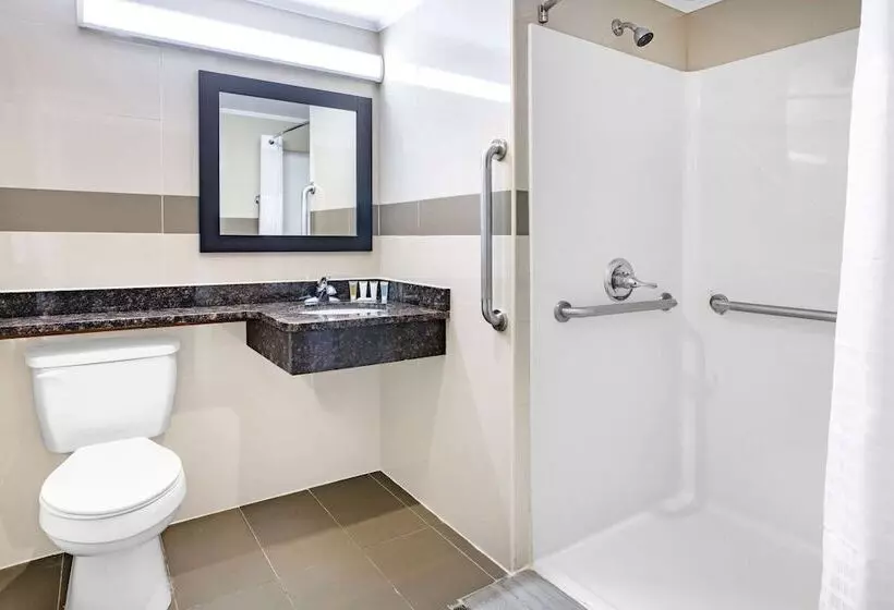 Hotelli Super 8 By Wyndham Lindenhurst